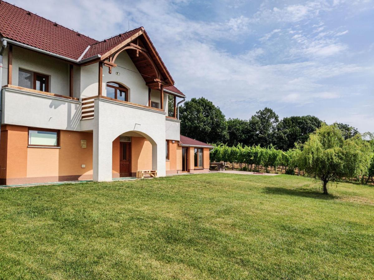 Vinox Winery Villa Vinica Екстериор снимка